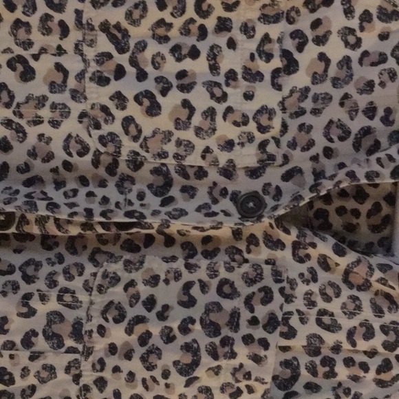 Leopard print tan and black jacket. - Picture 2 of 7